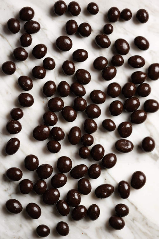 Dark chocolate coated sultanas – rich dark chocolate with sweet dried fruit