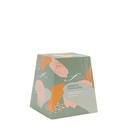Discover 15 assorted crème- and truffle-filled couverture chocolates in the 150g Art Deco Sage gift box. A thoughtful gift from Fardoulis Chocolates.