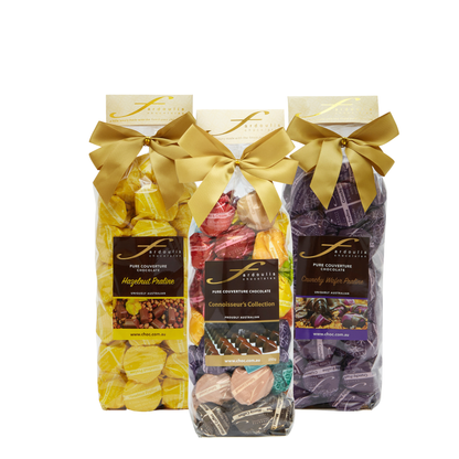 Explore hazelnut pralines, crunchy wafer pralines and assorted chocolates in three 250g gift bags. A chocolate gift collection from Fardoulis.