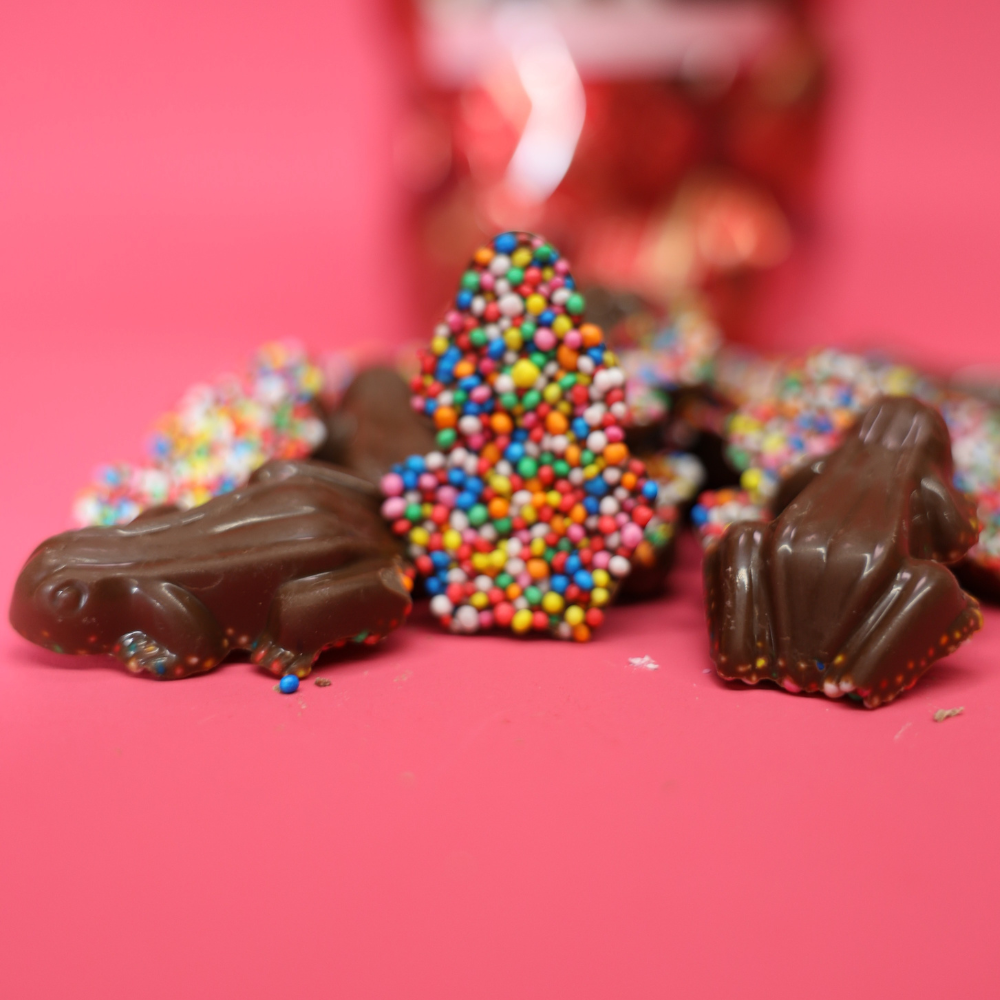 MILK CHOCOLATE FROG SPECKLES