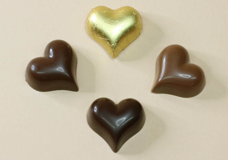 Shop matt gold foiled chocolate hearts in 16 flavours, from milk and dark chocolate to praline, mousse and truffle. Perfect for favours and gifts.